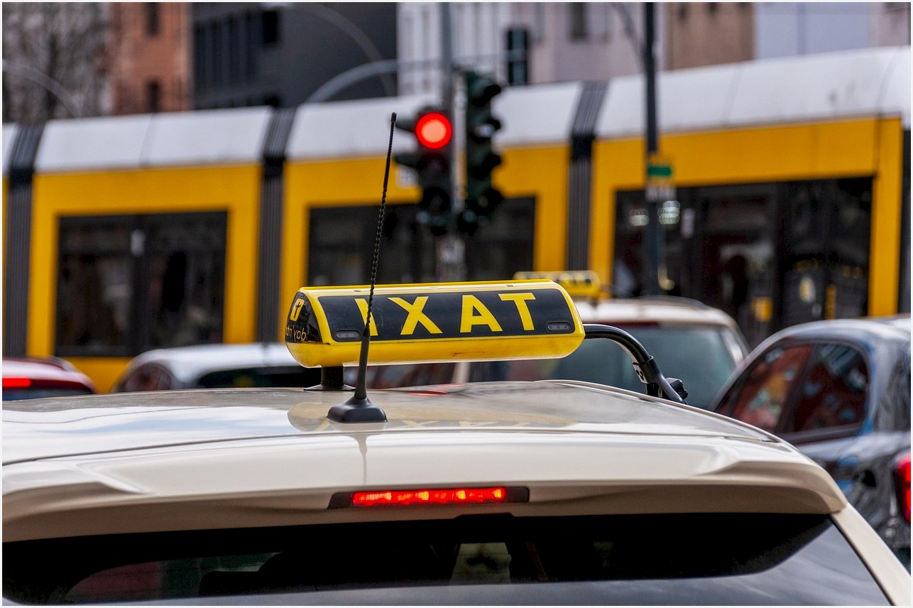 taxi, city, transport, urban, road, cab, vehicle, automobile, yellow, taxi, taxi, taxi, taxi, taxi