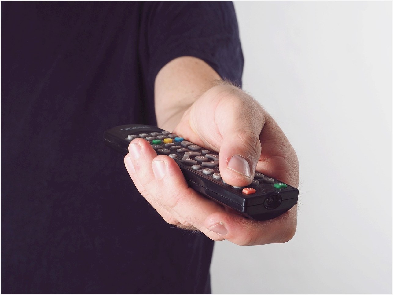 hand, remote bediehnung, tv, screen, monitor, tv antenna, movie, satellite dish, broadcast, technology, channel, watch tv, equipment, distant vision, tv, tv, tv, tv, satellite dish, channel, watch tv, watch tv, watch tv, watch tv, watch tv